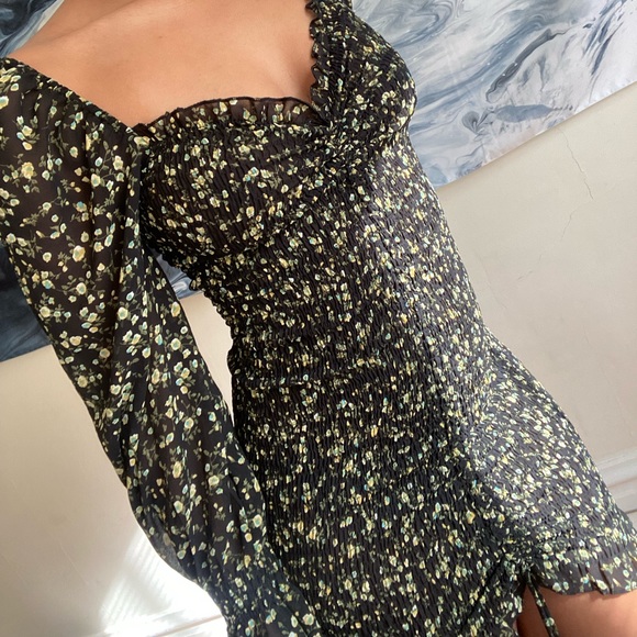 Ruched Tropical Dress - Picture 2 of 5